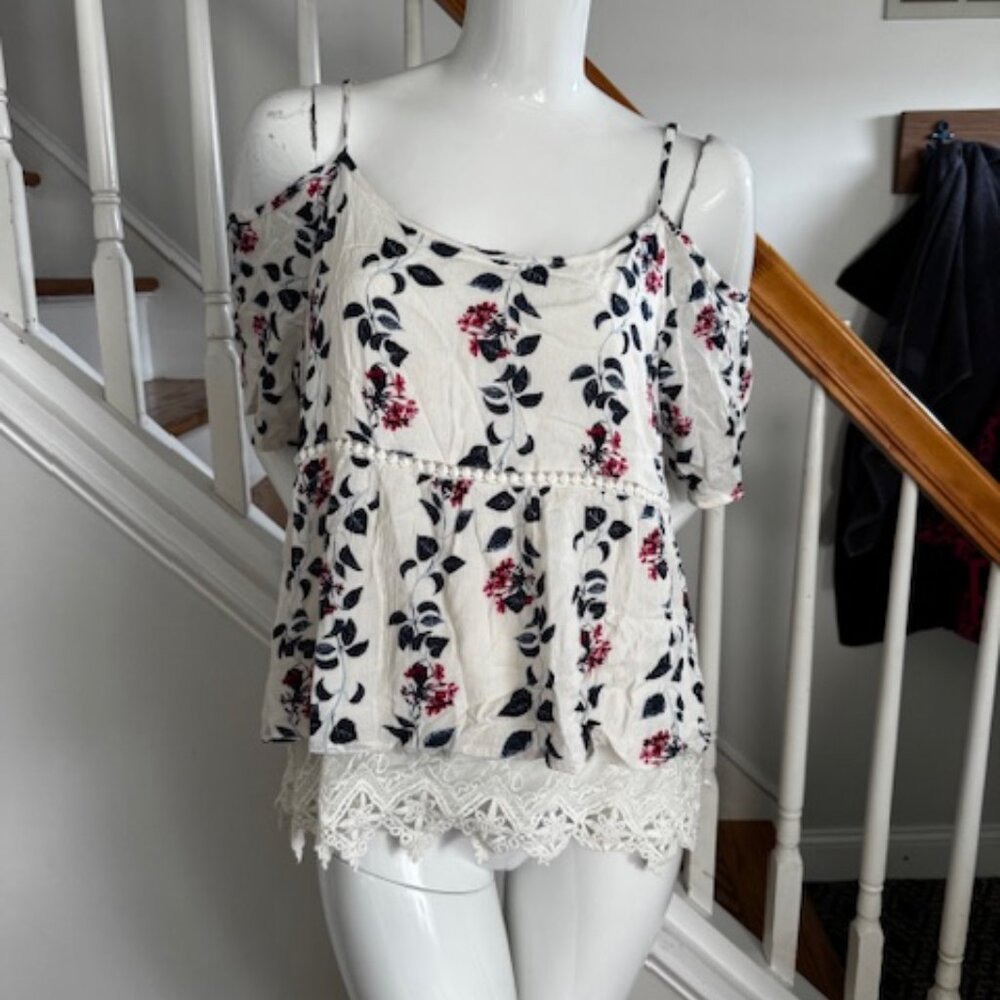 Skies Are Blue Off the Shoulder Floral and Lace Top Size Med